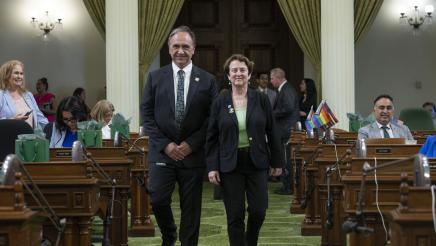 Asm. Zbur escorting Jenny Pizer on the Assembly Floor
